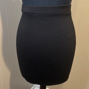 B8. Forever 21 stretch black mini bodycon pencil skirt. Small.